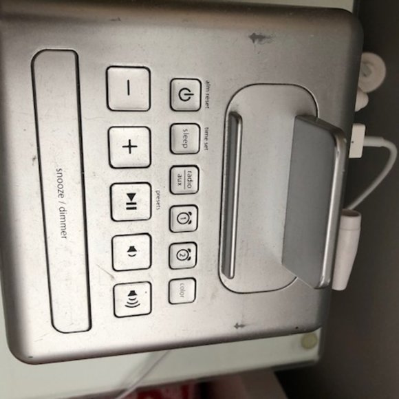 iHome Glow Tunes LED Color Changing Speaker/Alarm - Picture 3 of 5